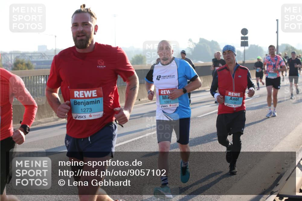 03.10.2025 - Köhlbrandbrückenlauf Lena Gebhardt http://msf.ph/oto/9057102 03.10.2025 09:17:51 Position 1 1273, 1351, 1134 meine-sportfotos.de