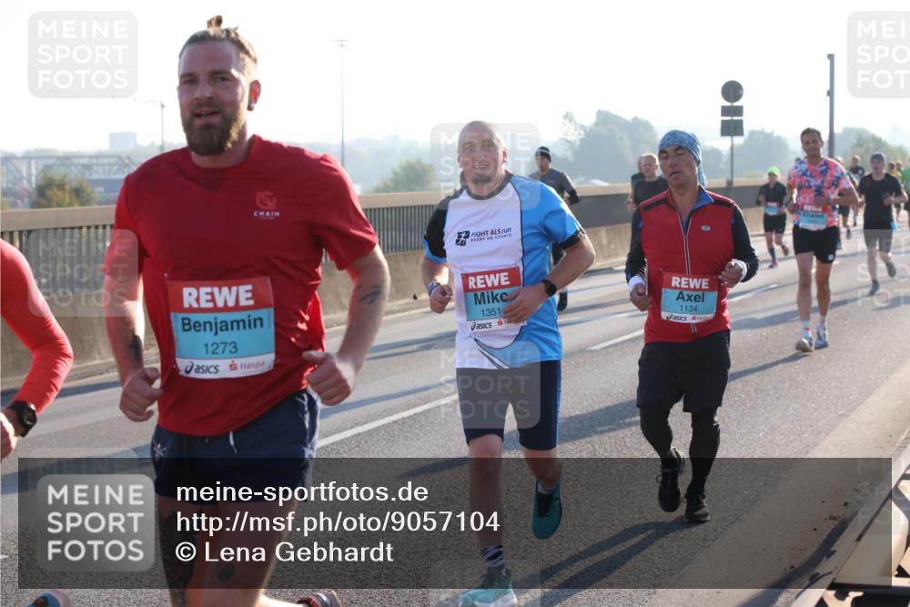 03.10.2025 - Köhlbrandbrückenlauf Lena Gebhardt http://msf.ph/oto/9057104 03.10.2025 09:17:51 Position 1 1273, 1351, 1134 meine-sportfotos.de