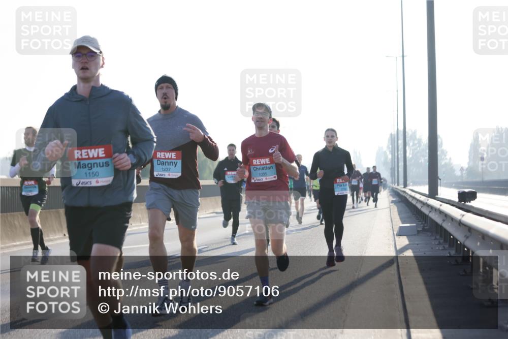 03.10.2025 - Köhlbrandbrückenlauf Jannik Wohlers http://msf.ph/oto/9057106 03.10.2025 09:13:29 Position 3 1150, 1237, 1035 meine-sportfotos.de
