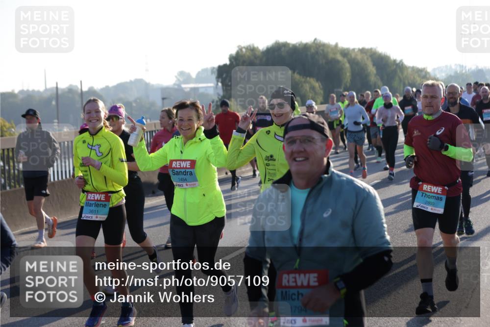 03.10.2025 - Köhlbrandbrückenlauf Jannik Wohlers http://msf.ph/oto/9057109 03.10.2025 09:21:09 Position 3 3611, 1454, 1794, 2800 meine-sportfotos.de
