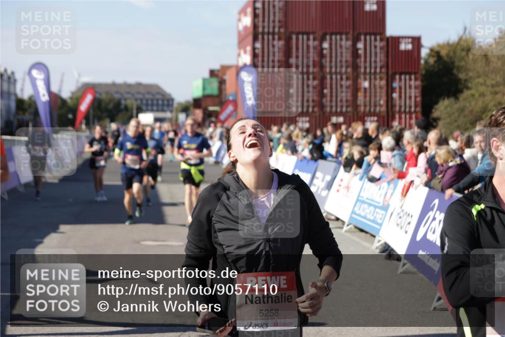 03.10.2025 - Köhlbrandbrückenlauf Jannik Wohlers http://msf.ph/oto/9057110 03.10.2025 13:11:17 Ziel 4135, 4293, 4521, 4597, 5218, 5258, 5522, 5754, 6080, 6272, 6572, 6685, 6686, 6726, 6727, 6751 meine-sportfotos.de