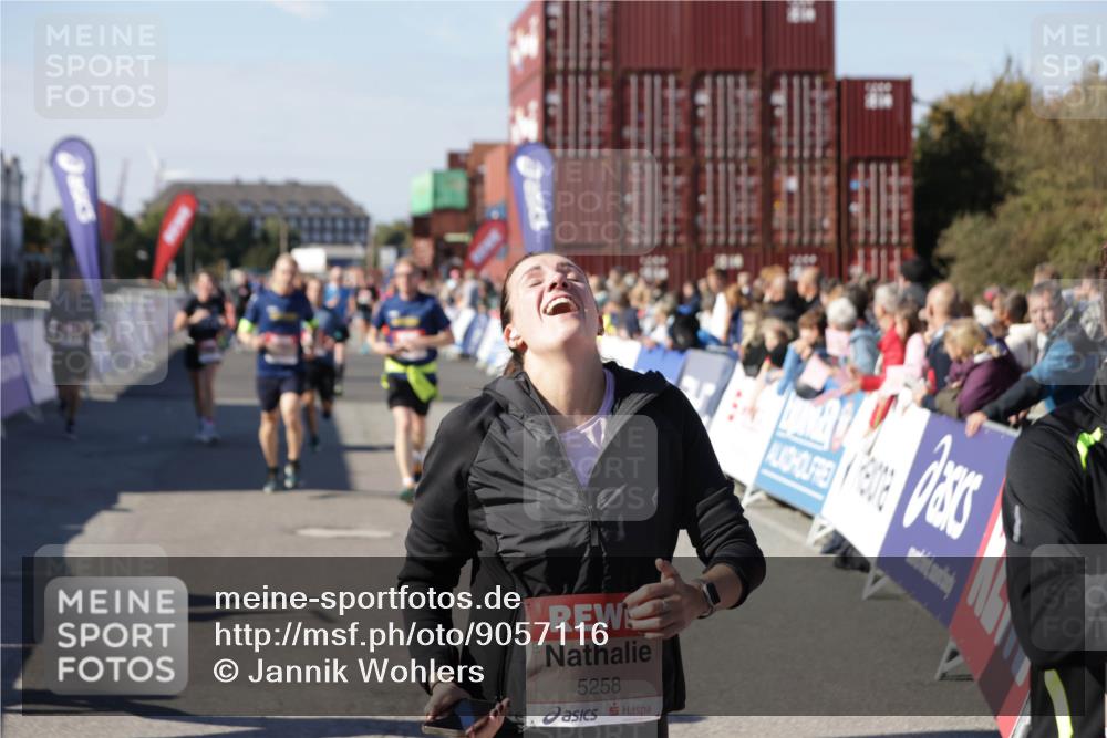 03.10.2025 - Köhlbrandbrückenlauf Jannik Wohlers http://msf.ph/oto/9057116 03.10.2025 13:11:17 Ziel 4135, 4293, 4521, 4597, 5218, 5258, 5522, 5754, 6080, 6272, 6572, 6685, 6686, 6726, 6727, 6751 meine-sportfotos.de