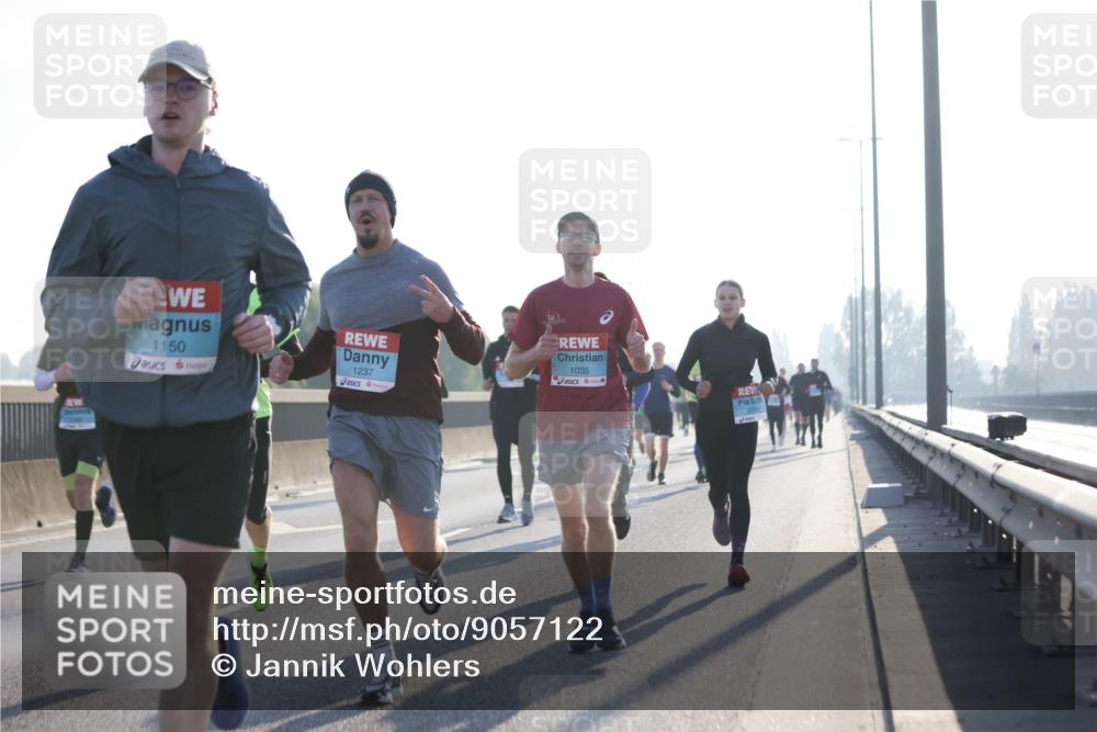 03.10.2025 - Köhlbrandbrückenlauf Jannik Wohlers http://msf.ph/oto/9057122 03.10.2025 09:13:29 Position 3 1150, 1237, 1035 meine-sportfotos.de