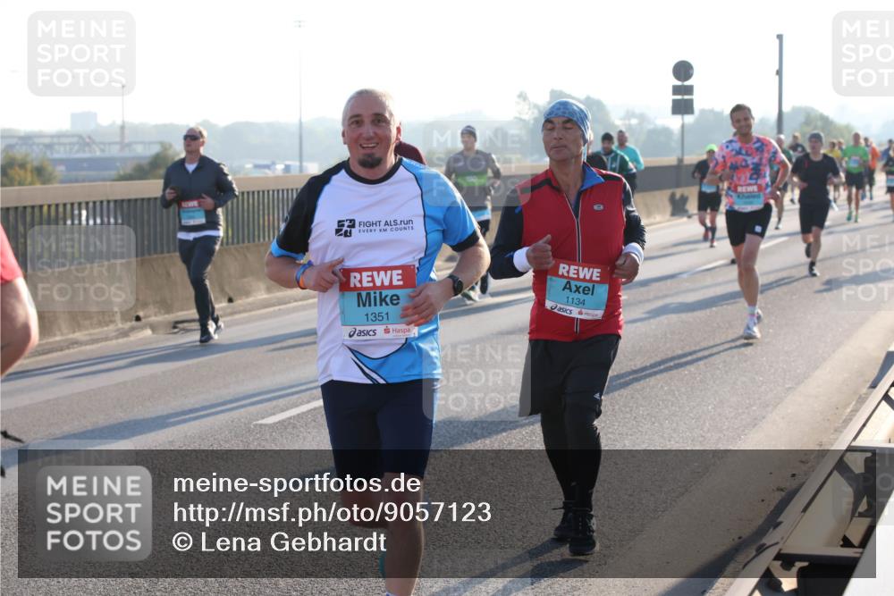 03.10.2025 - Köhlbrandbrückenlauf Lena Gebhardt http://msf.ph/oto/9057123 03.10.2025 09:17:51 Position 1 1351, 1134 meine-sportfotos.de