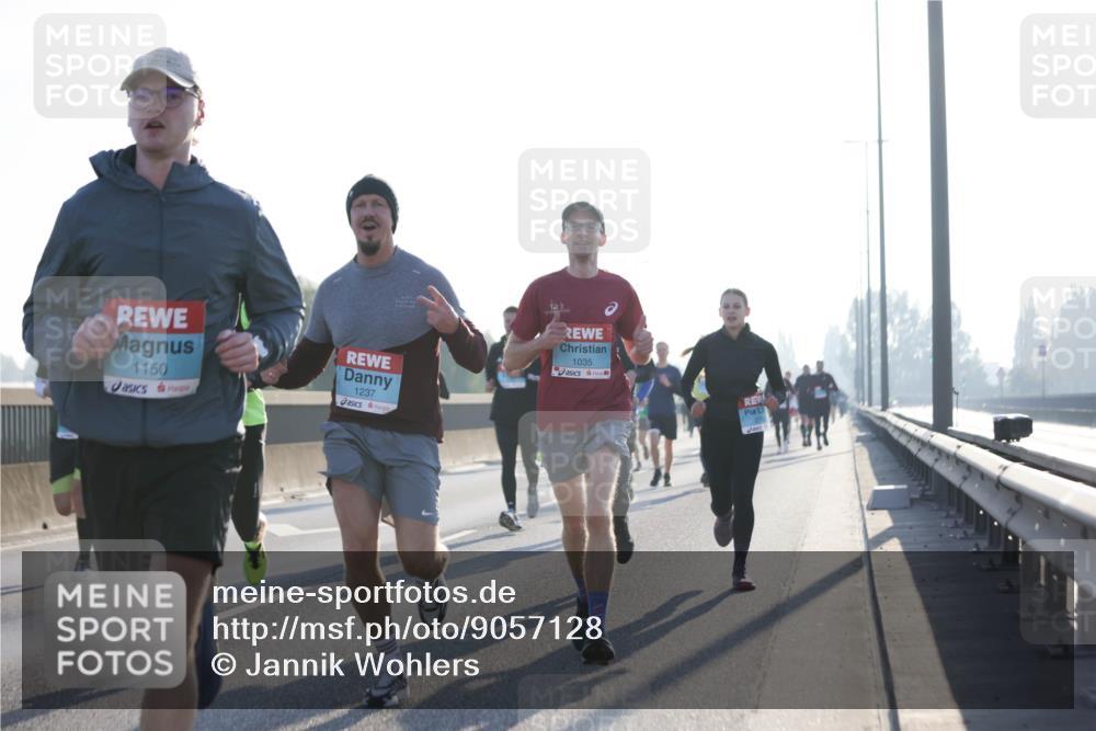 03.10.2025 - Köhlbrandbrückenlauf Jannik Wohlers http://msf.ph/oto/9057128 03.10.2025 09:13:29 Position 3 1150, 1237, 1035 meine-sportfotos.de