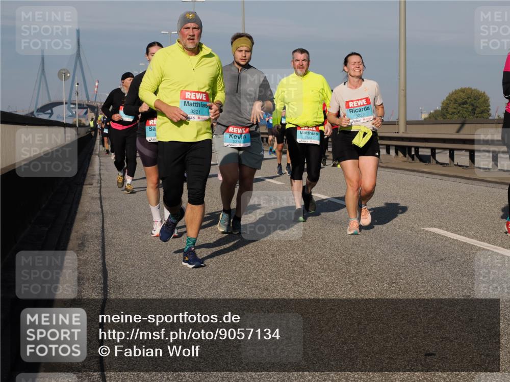 03.10.2025 - Köhlbrandbrückenlauf Fabian Wolf http://msf.ph/oto/9057134 03.10.2025 10:03:47 Position 3 3221, 2313, 2362, 3222 meine-sportfotos.de