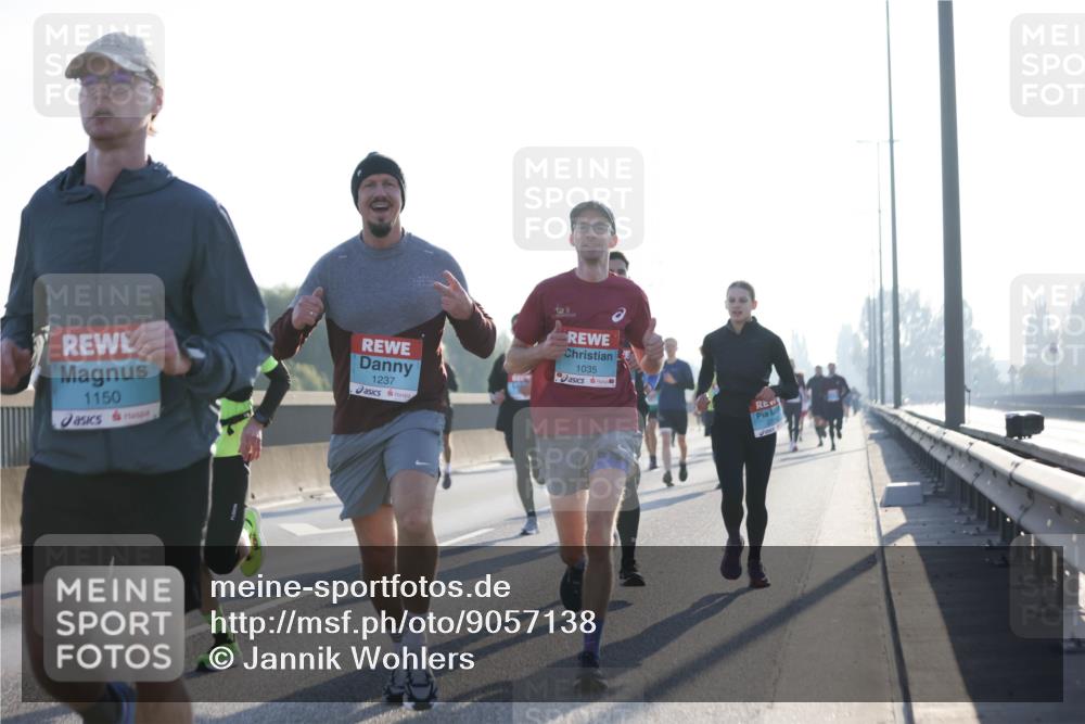 03.10.2025 - Köhlbrandbrückenlauf Jannik Wohlers http://msf.ph/oto/9057138 03.10.2025 09:13:29 Position 3 1150, 1237, 1035 meine-sportfotos.de