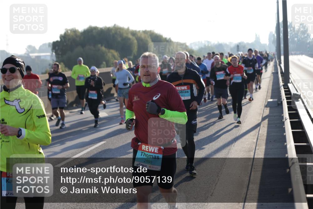 03.10.2025 - Köhlbrandbrückenlauf Jannik Wohlers http://msf.ph/oto/9057139 03.10.2025 09:21:10 Position 3 3612, 2800, 1925 meine-sportfotos.de