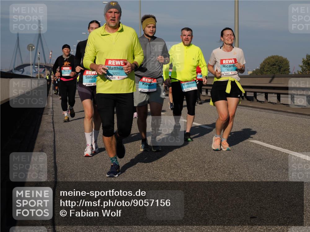 03.10.2025 - Köhlbrandbrückenlauf Fabian Wolf http://msf.ph/oto/9057156 03.10.2025 10:03:47 Position 3 3221, 2314, 2313, 2362, 3222 meine-sportfotos.de