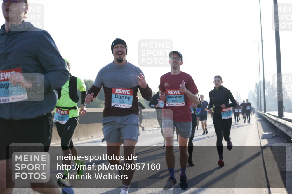 03.10.2025 - Köhlbrandbrückenlauf Jannik Wohlers http://msf.ph/oto/9057160 03.10.2025 09:13:30 Position 3 1150, 3720, 1237, 1035, 2708 meine-sportfotos.de
