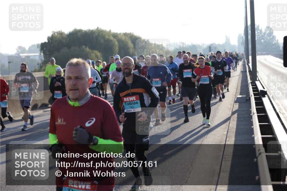 03.10.2025 - Köhlbrandbrückenlauf Jannik Wohlers http://msf.ph/oto/9057161 03.10.2025 09:21:10 Position 3 1925, 3747 meine-sportfotos.de