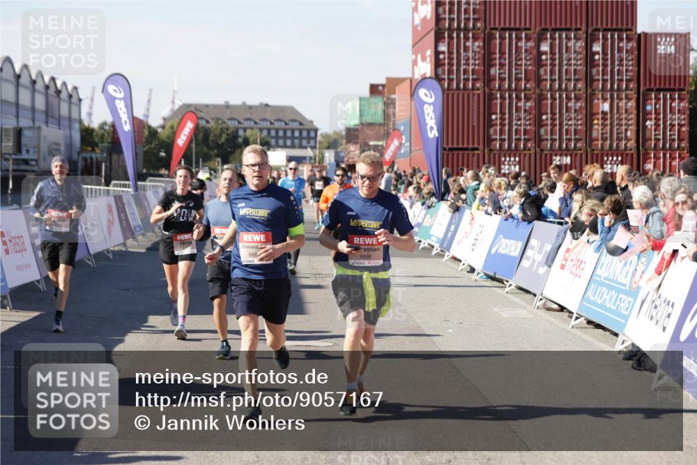 03.10.2025 - Köhlbrandbrückenlauf Jannik Wohlers http://msf.ph/oto/9057167 03.10.2025 13:11:19 Ziel 4135, 4293, 4521, 4597, 5218, 5258, 5522, 5754, 6080, 6272, 6572, 6685, 6686, 6726, 6727, 6751 meine-sportfotos.de