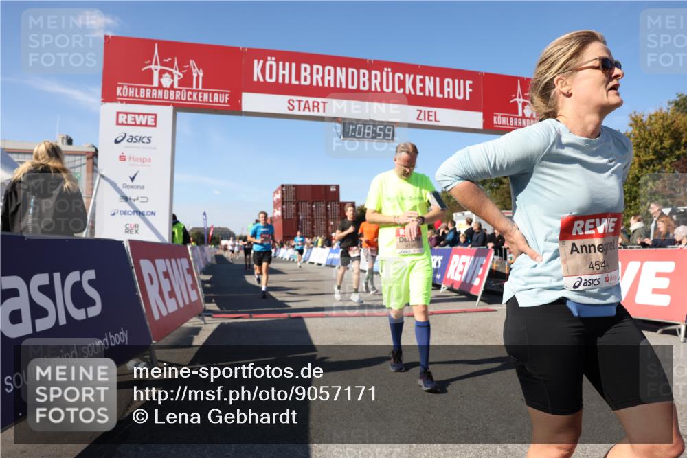03.10.2025 - Köhlbrandbrückenlauf Lena Gebhardt http://msf.ph/oto/9057171 03.10.2025 13:09:00 Ziel 4057, 4138, 4197, 4346, 4381, 4403, 4505, 4544, 5705, 5842, 6233, 6372 meine-sportfotos.de