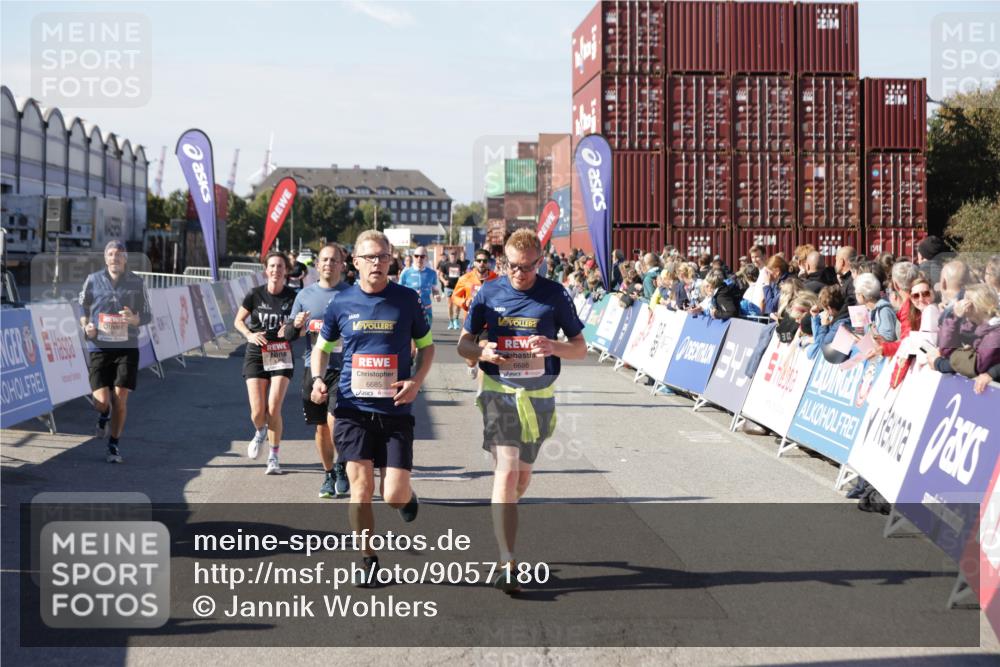 03.10.2025 - Köhlbrandbrückenlauf Jannik Wohlers http://msf.ph/oto/9057180 03.10.2025 13:11:19 Ziel 4135, 4293, 4521, 4597, 5218, 5258, 5522, 5754, 6080, 6272, 6572, 6685, 6686, 6726, 6727, 6751 meine-sportfotos.de
