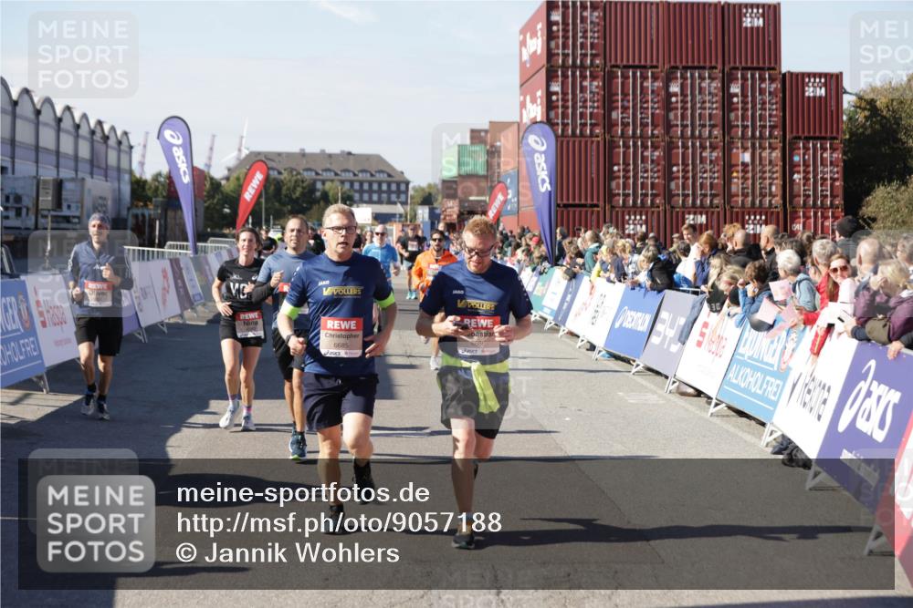 03.10.2025 - Köhlbrandbrückenlauf Jannik Wohlers http://msf.ph/oto/9057188 03.10.2025 13:11:19 Ziel 4135, 4293, 4521, 4597, 5218, 5258, 5522, 5754, 6080, 6272, 6572, 6685, 6686, 6726, 6727, 6751 meine-sportfotos.de