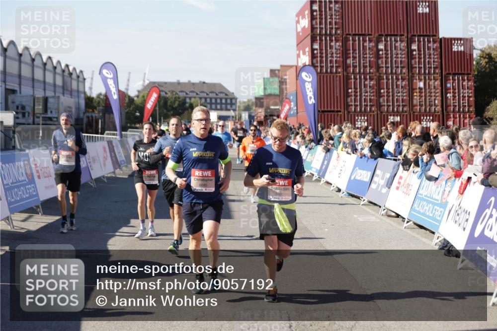 03.10.2025 - Köhlbrandbrückenlauf Jannik Wohlers http://msf.ph/oto/9057192 03.10.2025 13:11:19 Ziel 4135, 4293, 4521, 4597, 5218, 5258, 5522, 5754, 6080, 6272, 6572, 6685, 6686, 6726, 6727, 6751 meine-sportfotos.de