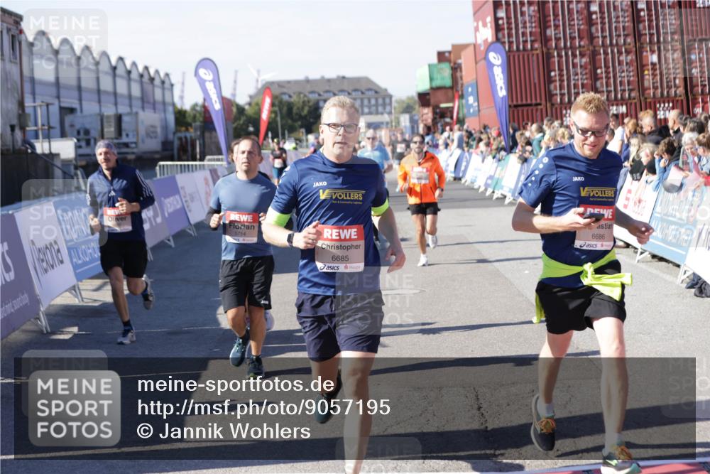 03.10.2025 - Köhlbrandbrückenlauf Jannik Wohlers http://msf.ph/oto/9057195 03.10.2025 13:11:20 Ziel 4135, 4293, 4521, 4597, 5218, 5258, 5522, 5754, 5939, 6080, 6572, 6685, 6686, 6726, 6727, 6751 meine-sportfotos.de