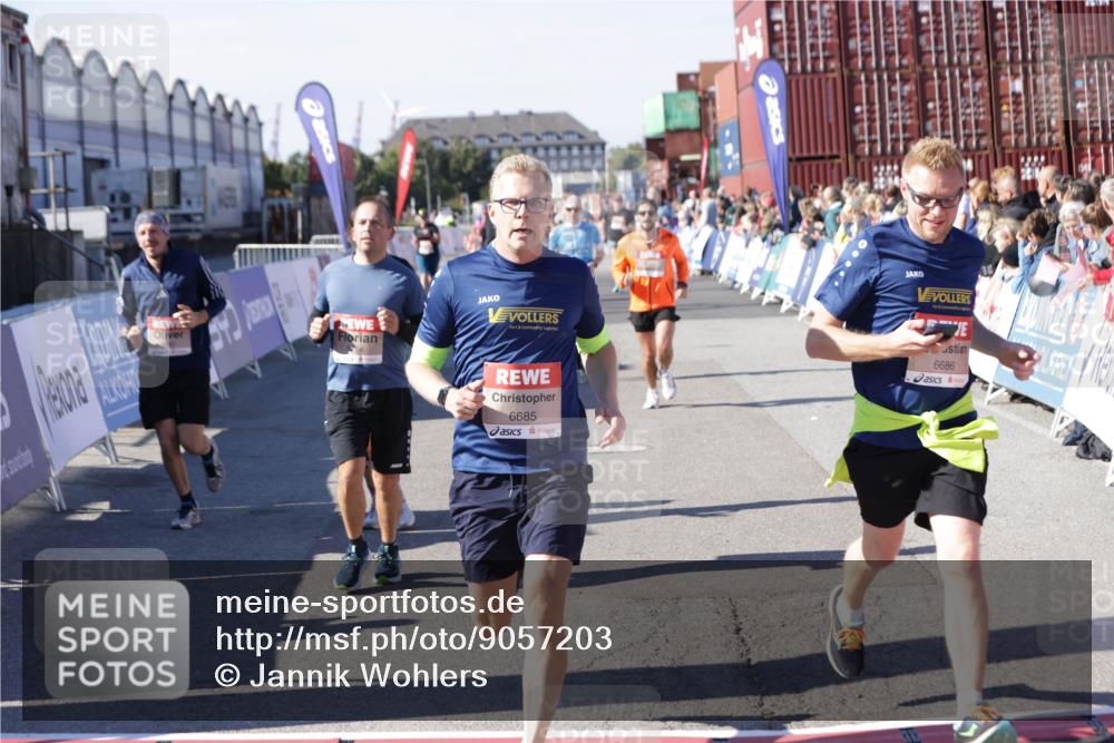 03.10.2025 - Köhlbrandbrückenlauf Jannik Wohlers http://msf.ph/oto/9057203 03.10.2025 13:11:20 Ziel 4135, 4293, 4521, 4597, 5218, 5258, 5522, 5754, 5939, 6080, 6572, 6685, 6686, 6726, 6727, 6751 meine-sportfotos.de