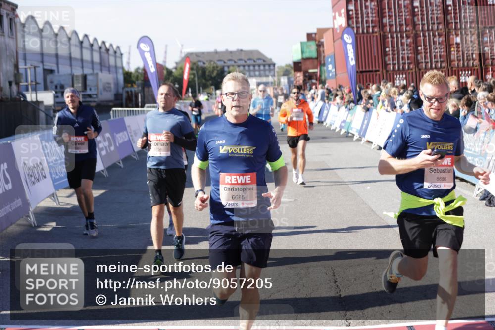 03.10.2025 - Köhlbrandbrückenlauf Jannik Wohlers http://msf.ph/oto/9057205 03.10.2025 13:11:20 Ziel 4135, 4293, 4521, 4597, 5218, 5258, 5522, 5754, 5939, 6080, 6572, 6685, 6686, 6726, 6727, 6751 meine-sportfotos.de