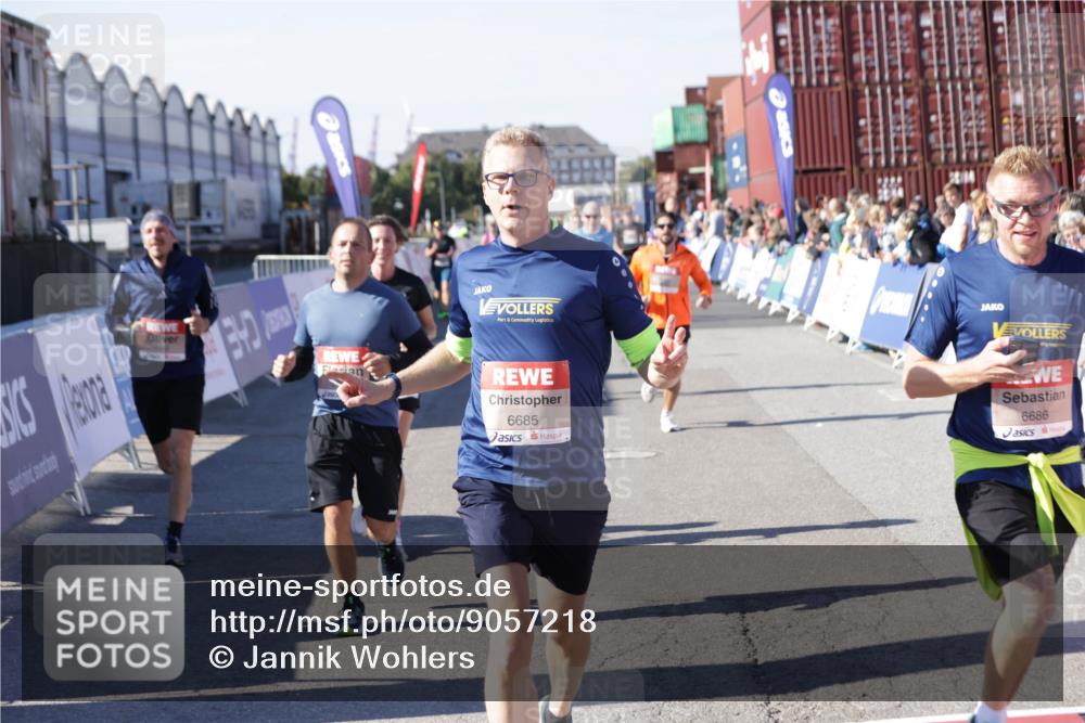 03.10.2025 - Köhlbrandbrückenlauf Jannik Wohlers http://msf.ph/oto/9057218 03.10.2025 13:11:20 Ziel 4135, 4293, 4521, 4597, 5218, 5258, 5522, 5754, 5939, 6080, 6572, 6685, 6686, 6726, 6727, 6751 meine-sportfotos.de
