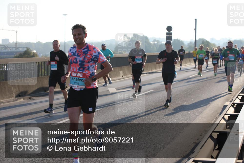 03.10.2025 - Köhlbrandbrückenlauf Lena Gebhardt http://msf.ph/oto/9057221 03.10.2025 09:17:54 Position 1 1039 meine-sportfotos.de
