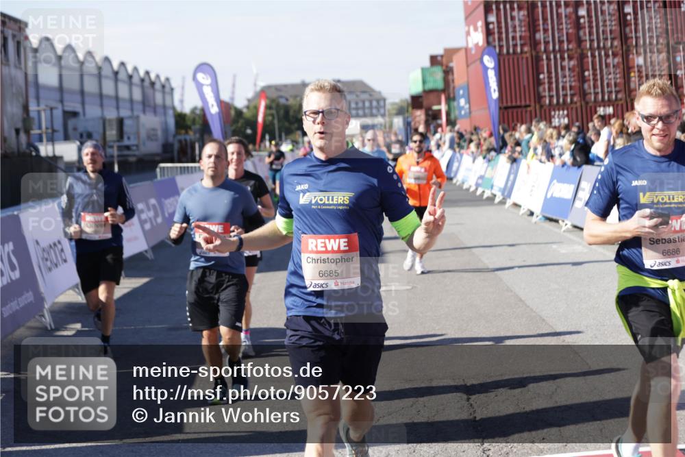 03.10.2025 - Köhlbrandbrückenlauf Jannik Wohlers http://msf.ph/oto/9057223 03.10.2025 13:11:20 Ziel 4135, 4293, 4521, 4597, 5218, 5258, 5522, 5754, 5939, 6080, 6572, 6685, 6686, 6726, 6727, 6751 meine-sportfotos.de