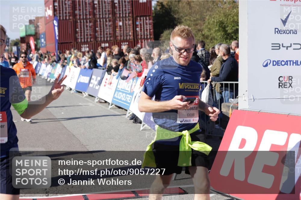 03.10.2025 - Köhlbrandbrückenlauf Jannik Wohlers http://msf.ph/oto/9057227 03.10.2025 13:11:21 Ziel 4135, 4293, 4521, 4597, 4999, 5218, 5258, 5522, 5754, 5939, 6028, 6080, 6572, 6685, 6686, 6726, 6727, 6751 meine-sportfotos.de