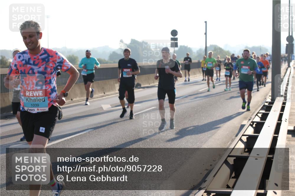 03.10.2025 - Köhlbrandbrückenlauf Lena Gebhardt http://msf.ph/oto/9057228 03.10.2025 09:17:54 Position 1 1039 meine-sportfotos.de
