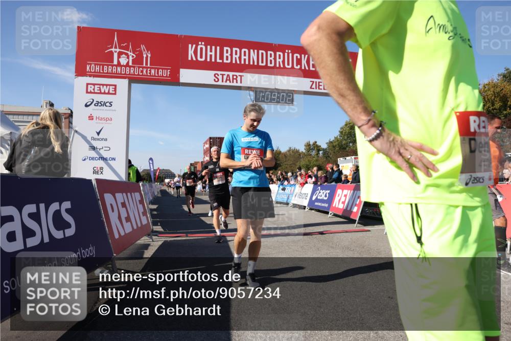 03.10.2025 - Köhlbrandbrückenlauf Lena Gebhardt http://msf.ph/oto/9057234 03.10.2025 13:09:02 Ziel 4057, 4138, 4197, 4346, 4381, 4403, 4505, 4544, 5705, 5842, 5953, 6233, 6372, 6630 meine-sportfotos.de
