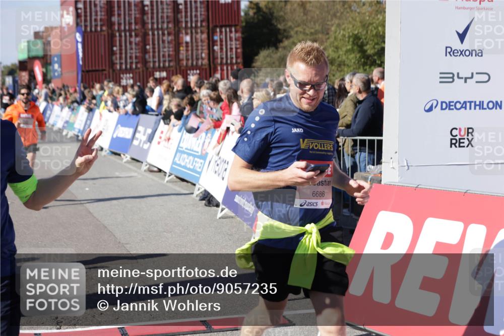 03.10.2025 - Köhlbrandbrückenlauf Jannik Wohlers http://msf.ph/oto/9057235 03.10.2025 13:11:21 Ziel 4135, 4293, 4521, 4597, 4999, 5218, 5258, 5522, 5754, 5939, 6028, 6080, 6572, 6685, 6686, 6726, 6727, 6751 meine-sportfotos.de