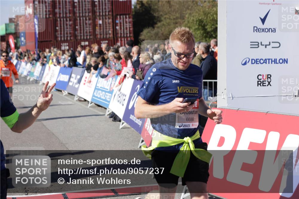 03.10.2025 - Köhlbrandbrückenlauf Jannik Wohlers http://msf.ph/oto/9057237 03.10.2025 13:11:21 Ziel 4135, 4293, 4521, 4597, 4999, 5218, 5258, 5522, 5754, 5939, 6028, 6080, 6572, 6685, 6686, 6726, 6727, 6751 meine-sportfotos.de