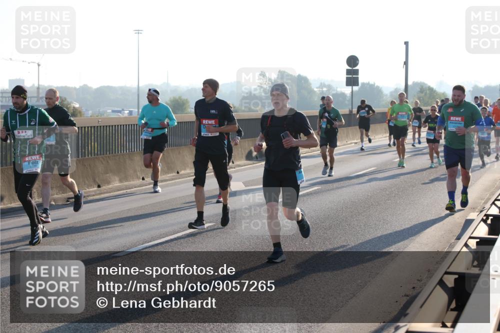 03.10.2025 - Köhlbrandbrückenlauf Lena Gebhardt http://msf.ph/oto/9057265 03.10.2025 09:17:55 Position 1  meine-sportfotos.de