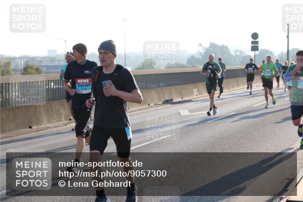 03.10.2025 - Köhlbrandbrückenlauf Lena Gebhardt http://msf.ph/oto/9057300 03.10.2025 09:17:56 Position 1 3139 meine-sportfotos.de