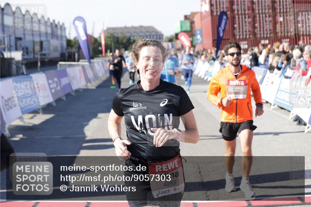 03.10.2025 - Köhlbrandbrückenlauf Jannik Wohlers http://msf.ph/oto/9057303 03.10.2025 13:11:23 Ziel 4135, 4293, 4315, 4325, 4521, 4597, 4999, 5145, 5258, 5522, 5754, 5939, 6028, 6080, 6680, 6685, 6686, 6726, 6727, 6751 meine-sportfotos.de
