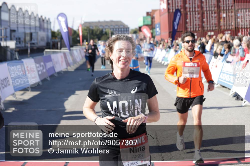 03.10.2025 - Köhlbrandbrückenlauf Jannik Wohlers http://msf.ph/oto/9057307 03.10.2025 13:11:23 Ziel 4135, 4293, 4315, 4325, 4521, 4597, 4999, 5145, 5258, 5522, 5754, 5939, 6028, 6080, 6680, 6685, 6686, 6726, 6727, 6751 meine-sportfotos.de