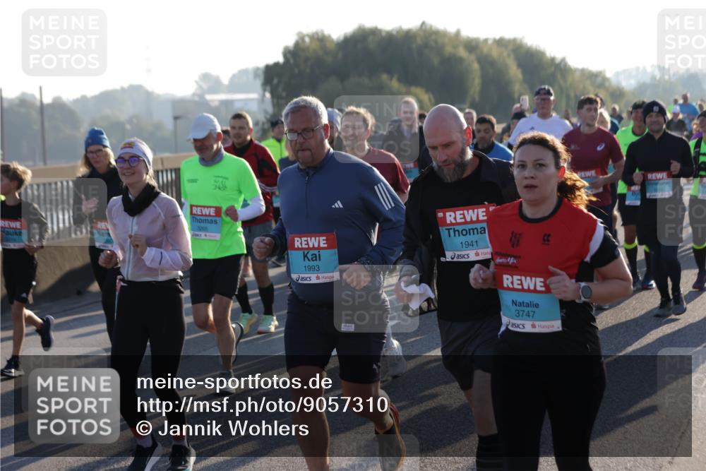 03.10.2025 - Köhlbrandbrückenlauf Jannik Wohlers http://msf.ph/oto/9057310 03.10.2025 09:21:14 Position 3 3265, 1993, 1941, 3747 meine-sportfotos.de