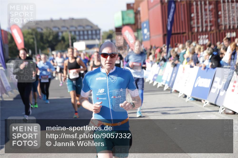 03.10.2025 - Köhlbrandbrückenlauf Jannik Wohlers http://msf.ph/oto/9057332 03.10.2025 13:11:24 Ziel 4135, 4293, 4315, 4325, 4597, 4999, 5145, 5258, 5522, 5754, 5939, 6028, 6080, 6563, 6680, 6685, 6686, 6690, 6691, 6726, 6727, 6751 meine-sportfotos.de