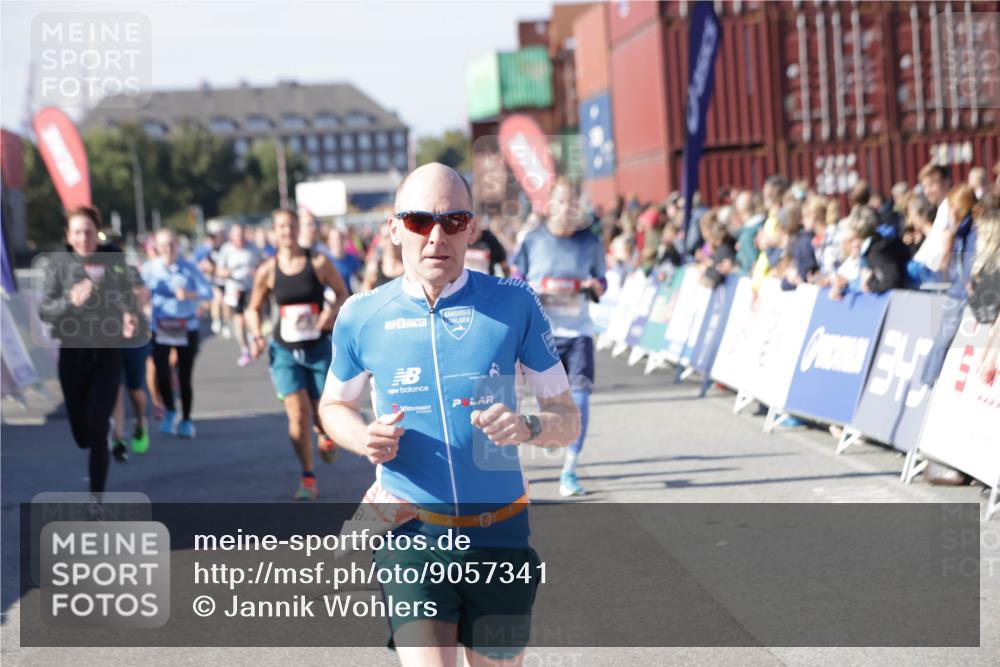 03.10.2025 - Köhlbrandbrückenlauf Jannik Wohlers http://msf.ph/oto/9057341 03.10.2025 13:11:24 Ziel 4135, 4293, 4315, 4325, 4597, 4999, 5145, 5258, 5522, 5754, 5939, 6028, 6080, 6563, 6680, 6685, 6686, 6690, 6691, 6726, 6727, 6751 meine-sportfotos.de