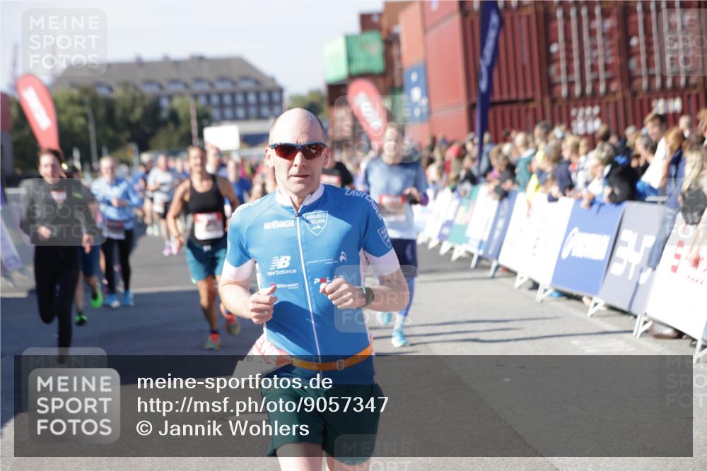 03.10.2025 - Köhlbrandbrückenlauf Jannik Wohlers http://msf.ph/oto/9057347 03.10.2025 13:11:24 Ziel 4135, 4293, 4315, 4325, 4597, 4999, 5145, 5258, 5522, 5754, 5939, 6028, 6080, 6563, 6680, 6685, 6686, 6690, 6691, 6726, 6727, 6751 meine-sportfotos.de