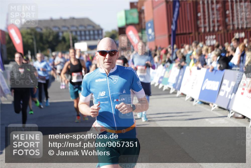 03.10.2025 - Köhlbrandbrückenlauf Jannik Wohlers http://msf.ph/oto/9057351 03.10.2025 13:11:24 Ziel 4135, 4293, 4315, 4325, 4597, 4999, 5145, 5258, 5522, 5754, 5939, 6028, 6080, 6563, 6680, 6685, 6686, 6690, 6691, 6726, 6727, 6751 meine-sportfotos.de