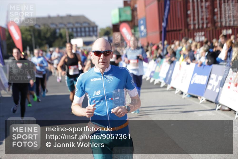 03.10.2025 - Köhlbrandbrückenlauf Jannik Wohlers http://msf.ph/oto/9057361 03.10.2025 13:11:24 Ziel 4135, 4293, 4315, 4325, 4597, 4999, 5145, 5258, 5522, 5754, 5939, 6028, 6080, 6563, 6680, 6685, 6686, 6690, 6691, 6726, 6727, 6751 meine-sportfotos.de