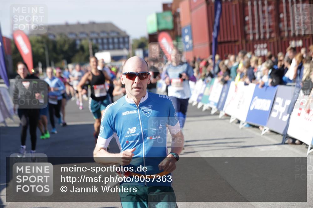 03.10.2025 - Köhlbrandbrückenlauf Jannik Wohlers http://msf.ph/oto/9057363 03.10.2025 13:11:24 Ziel 4135, 4293, 4315, 4325, 4597, 4999, 5145, 5258, 5522, 5754, 5939, 6028, 6080, 6563, 6680, 6685, 6686, 6690, 6691, 6726, 6727, 6751 meine-sportfotos.de