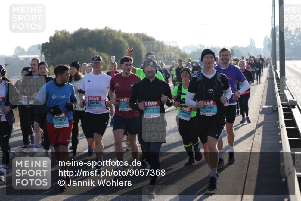 03.10.2025 - Köhlbrandbrückenlauf Jannik Wohlers http://msf.ph/oto/9057368 03.10.2025 09:21:15 Position 3 2750, 1815, 3762, 1810, 1956, 1866 meine-sportfotos.de