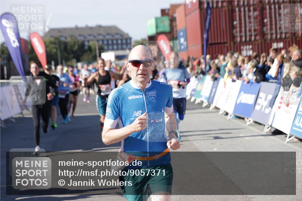 03.10.2025 - Köhlbrandbrückenlauf Jannik Wohlers http://msf.ph/oto/9057371 03.10.2025 13:11:24 Ziel 4135, 4293, 4315, 4325, 4597, 4999, 5145, 5258, 5522, 5754, 5939, 6028, 6080, 6563, 6680, 6685, 6686, 6690, 6691, 6726, 6727, 6751 meine-sportfotos.de