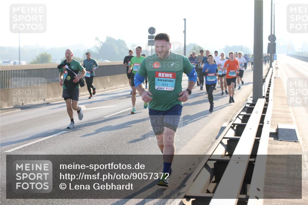 03.10.2025 - Köhlbrandbrückenlauf Lena Gebhardt http://msf.ph/oto/9057372 03.10.2025 09:17:57 Position 1 1213 meine-sportfotos.de