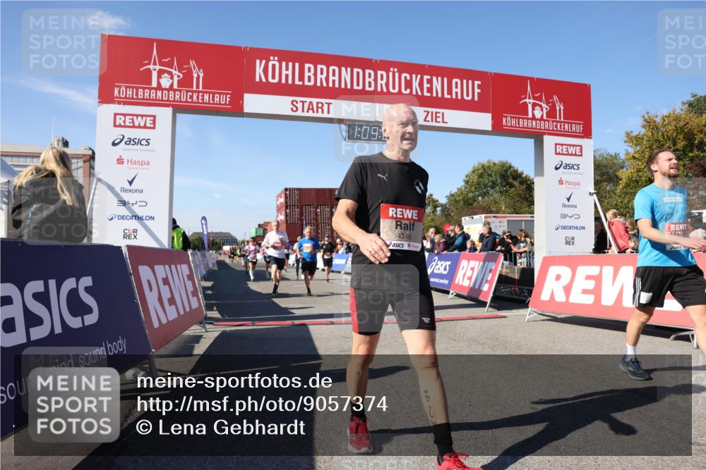 03.10.2025 - Köhlbrandbrückenlauf Lena Gebhardt http://msf.ph/oto/9057374 03.10.2025 13:09:07 Ziel 4057, 4197, 4346, 4351, 4377, 4381, 4403, 4486, 4505, 4901, 5242, 5842, 5953, 6372, 6562, 6630, 6814, 6816 meine-sportfotos.de