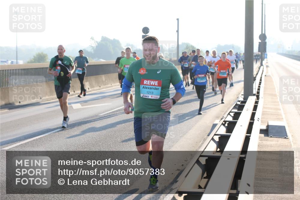 03.10.2025 - Köhlbrandbrückenlauf Lena Gebhardt http://msf.ph/oto/9057383 03.10.2025 09:17:57 Position 1 1213 meine-sportfotos.de