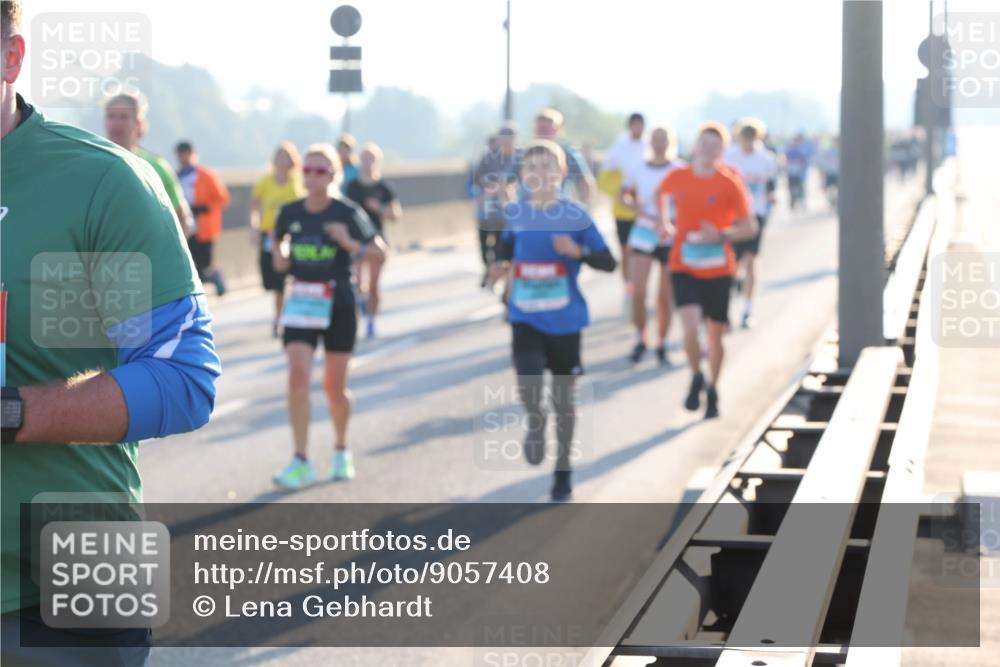 03.10.2025 - Köhlbrandbrückenlauf Lena Gebhardt http://msf.ph/oto/9057408 03.10.2025 09:17:58 Position 1  meine-sportfotos.de