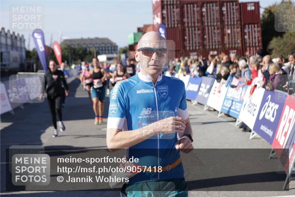 03.10.2025 - Köhlbrandbrückenlauf Jannik Wohlers http://msf.ph/oto/9057418 03.10.2025 13:11:25 Ziel 4293, 4315, 4325, 4597, 4999, 5145, 5522, 5754, 5794, 5939, 6028, 6080, 6563, 6680, 6685, 6686, 6690, 6691, 6726, 6727 meine-sportfotos.de