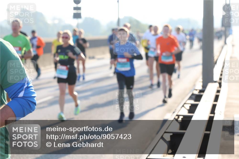 03.10.2025 - Köhlbrandbrückenlauf Lena Gebhardt http://msf.ph/oto/9057423 03.10.2025 09:17:58 Position 1  meine-sportfotos.de